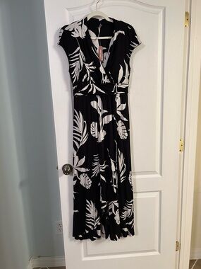 NWT soma dress with bra cups and pockets size medium